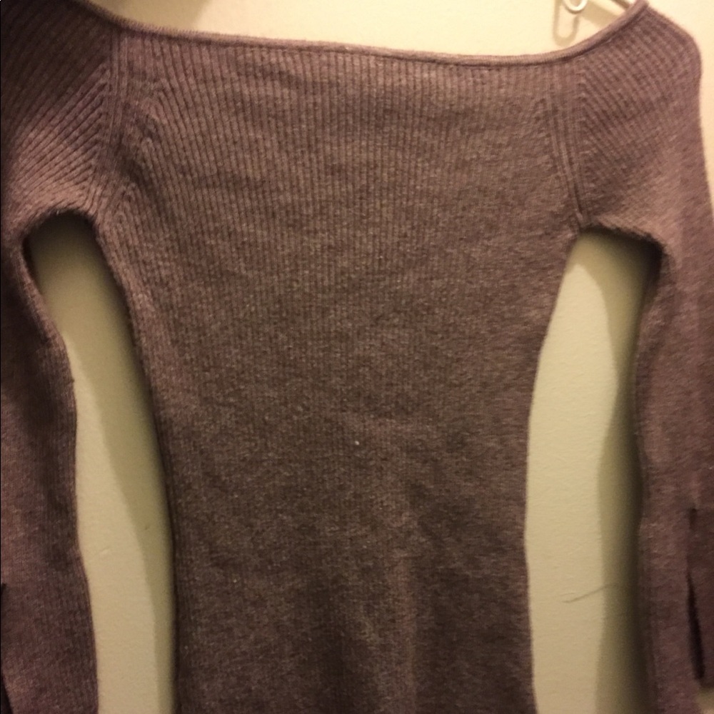 hollister off shoulder slits at the end of arms